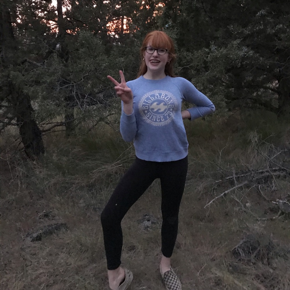 Billabong sweatshirt & Old Navy black leggings